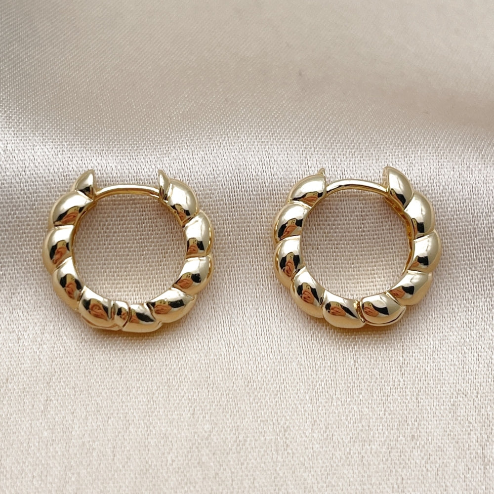 Oro Laminado Huggie Hoop, Gold Filled Style Twist Design, Polished, Golden Finish