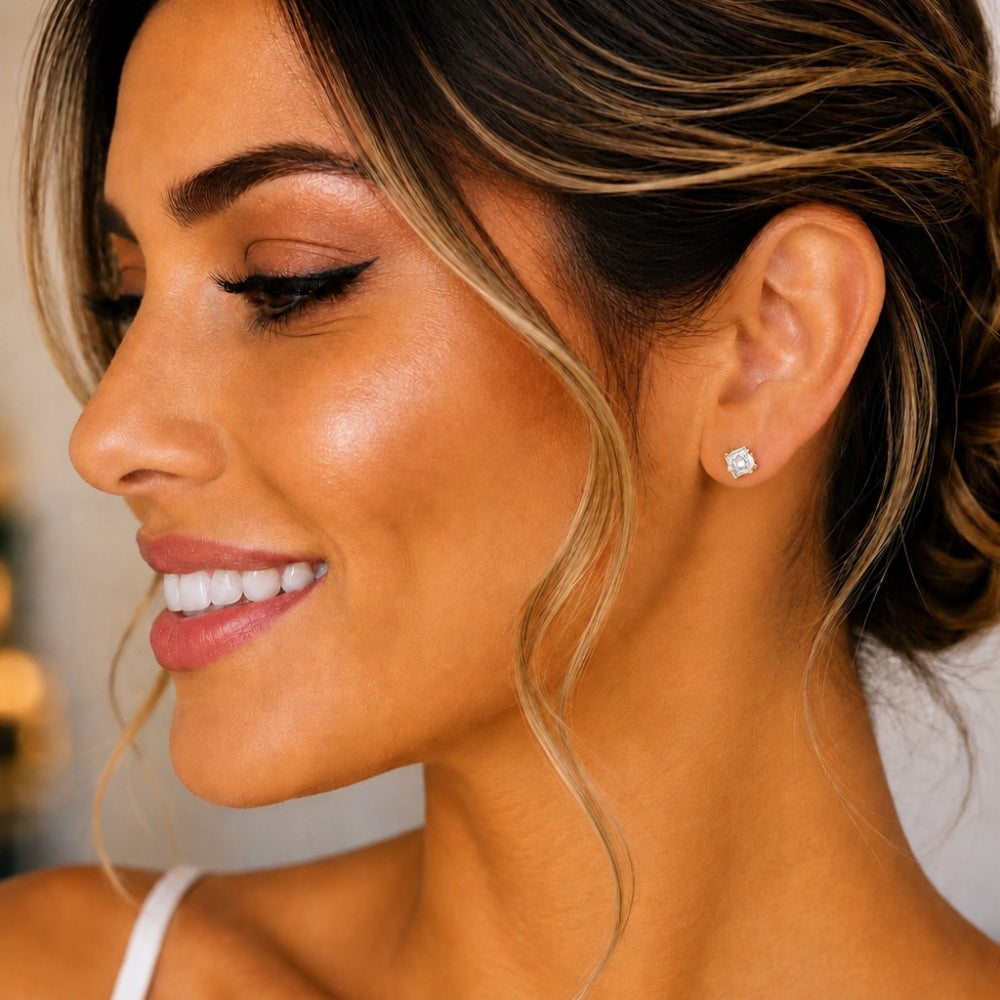 Oro Laminado Stud Earring, Gold Filled Style with White Cubic Zirconia, Polished, Golden Finish
