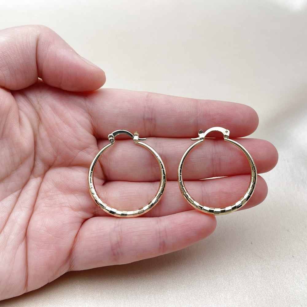 Oro Laminado Medium Hoop, Gold Filled Style Hollow Design, Diamond Cutting Finish, Golden Finish