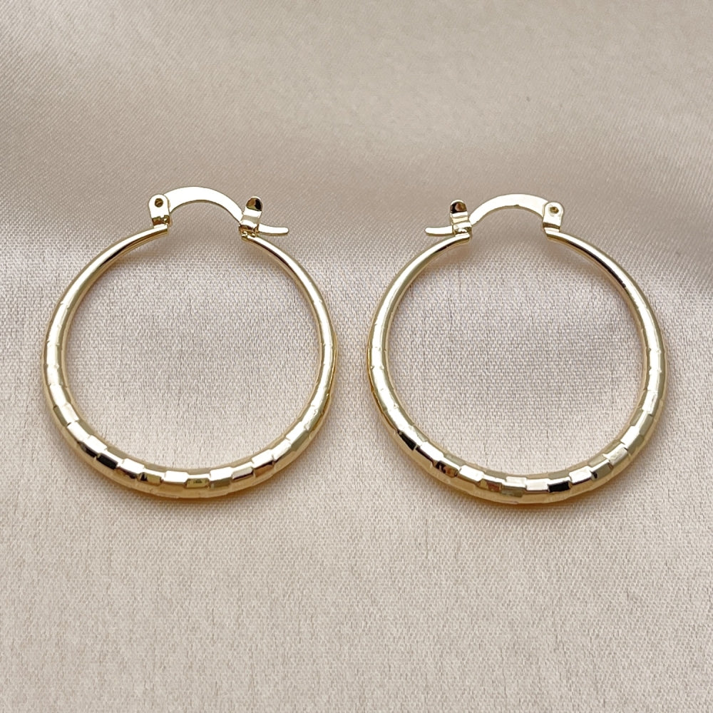 Oro Laminado Medium Hoop, Gold Filled Style Hollow Design, Diamond Cutting Finish, Golden Finish