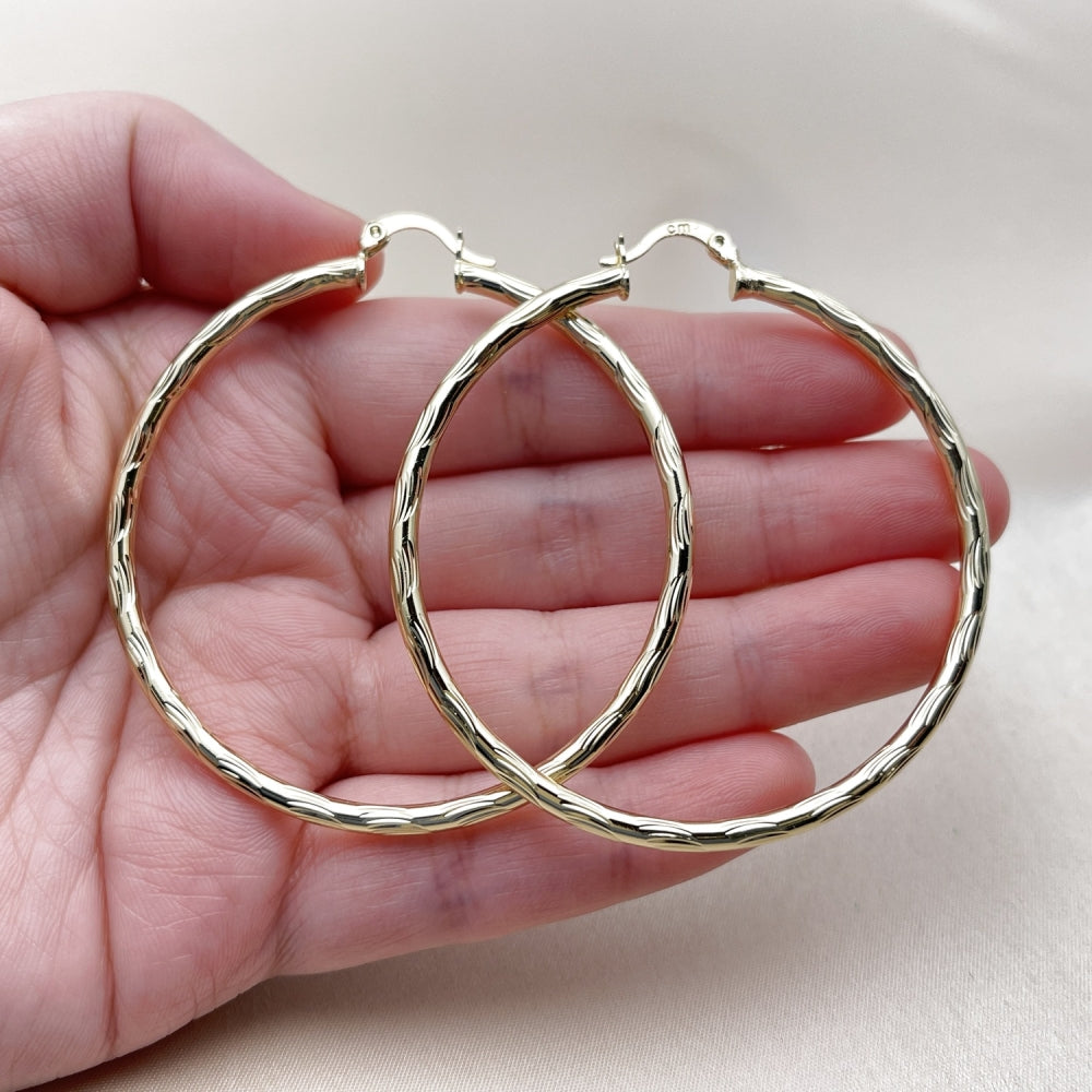 Oro Laminado Large Hoop, Gold Filled Style Hollow Design, Diamond Cutting Finish, Golden Finish