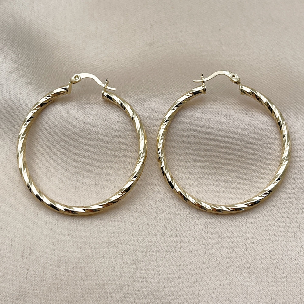 Oro Laminado Medium Hoop, Gold Filled Style Hollow Design, Diamond Cutting Finish, Golden Finish