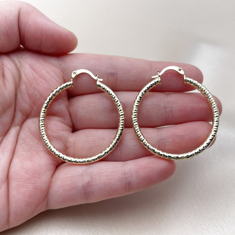 Oro Laminado Medium Hoop, Gold Filled Style Hollow Design, Diamond Cutting Finish, Golden Finish