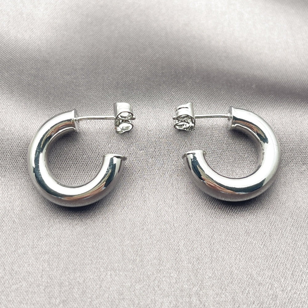 Oro Laminado Stud Earring, Gold Filled Style Polished, Rhodium Finish