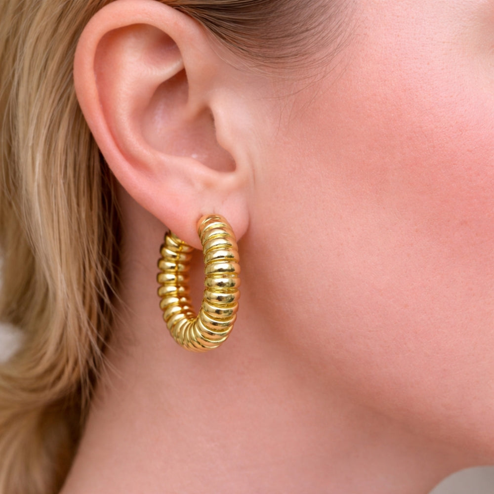 Oro Laminado Stud Earring, Gold Filled Style Spiral Design, Polished, Golden Finish