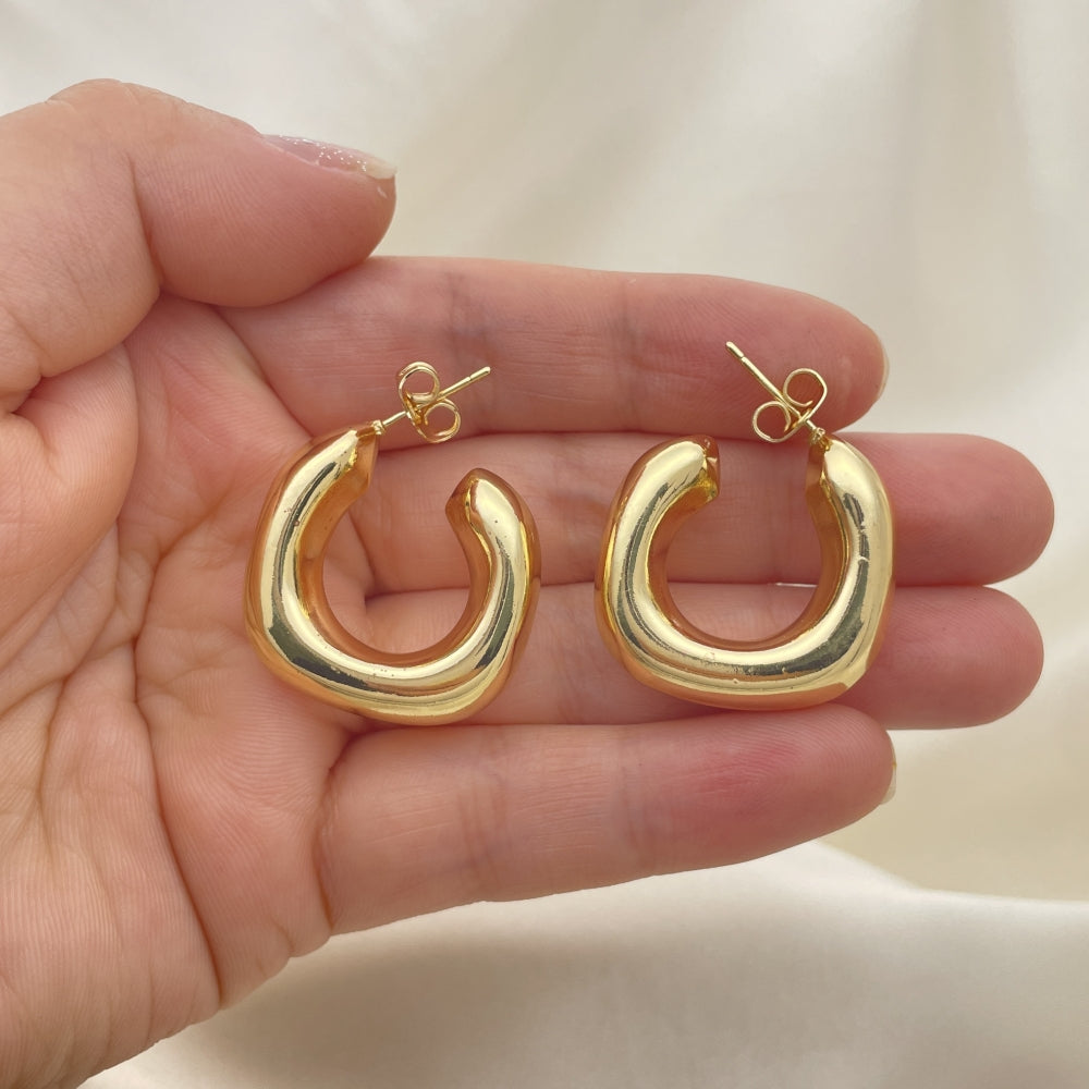 Oro Laminado Stud Earring, Gold Filled Style Hollow Design, Polished, Golden Finish