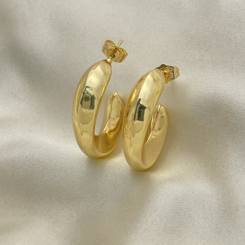 Oro Laminado Stud Earring, Gold Filled Style Hollow Design, Polished, Golden Finish