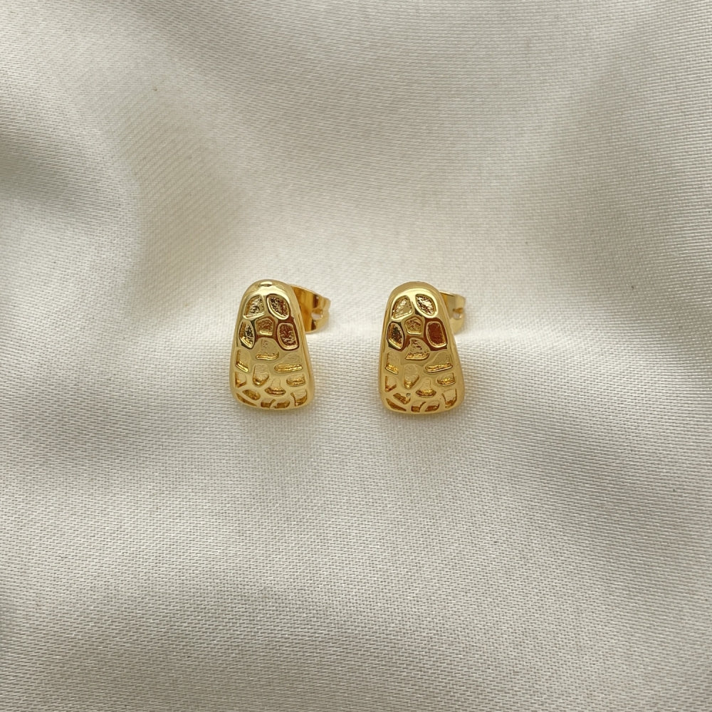 Oro Laminado Stud Earring, Gold Filled Style Polished, Golden Finish