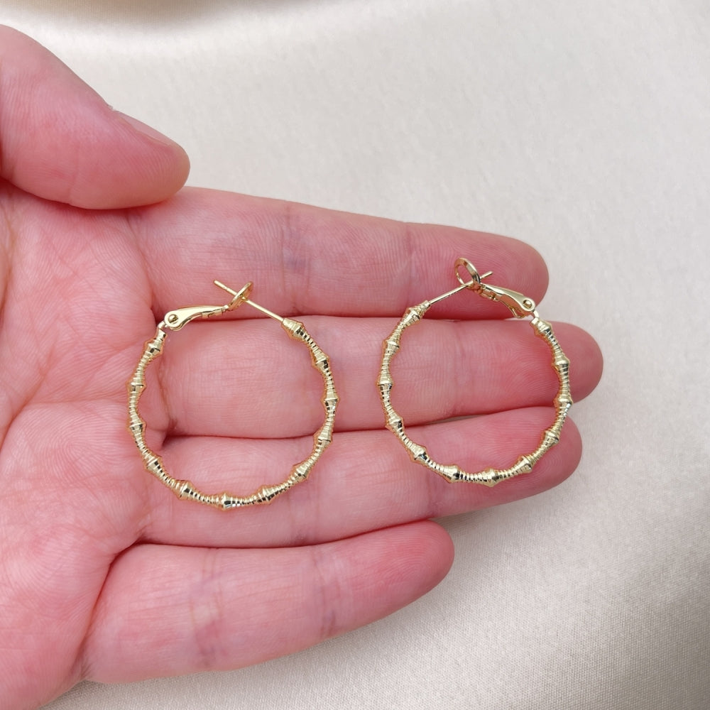 Oro Laminado Medium Hoop, Gold Filled Style Bamboo Design, Diamond Cutting Finish, Golden Finish
