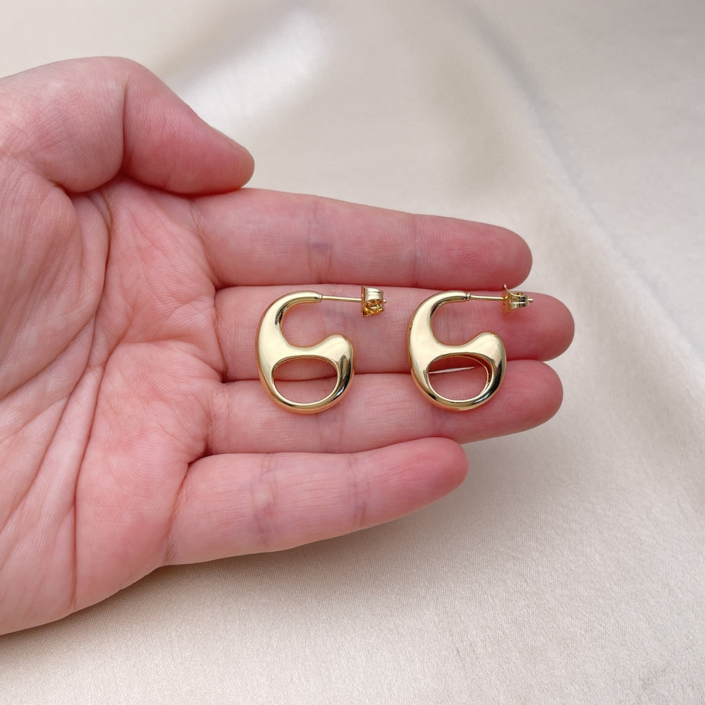 Oro Laminado Stud Earring, Gold Filled Style Puff Mariner Design, Polished, Golden Finish