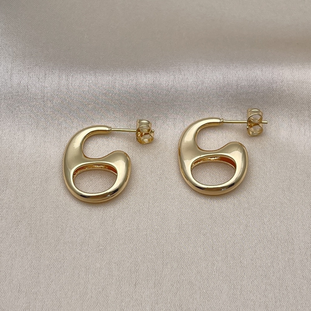 Oro Laminado Stud Earring, Gold Filled Style Puff Mariner Design, Polished, Golden Finish