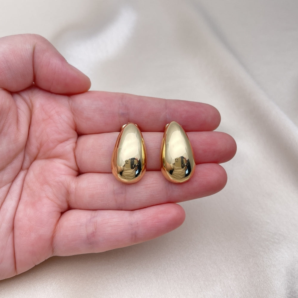 Oro Laminado Stud Earring, Gold Filled Style Teardrop Design, Polished, Golden Finish