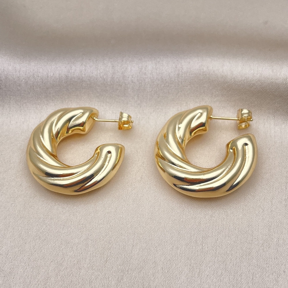 Oro Laminado Medium Hoop, Gold Filled Style Hollow and Twist Design, Polished, Golden Finish