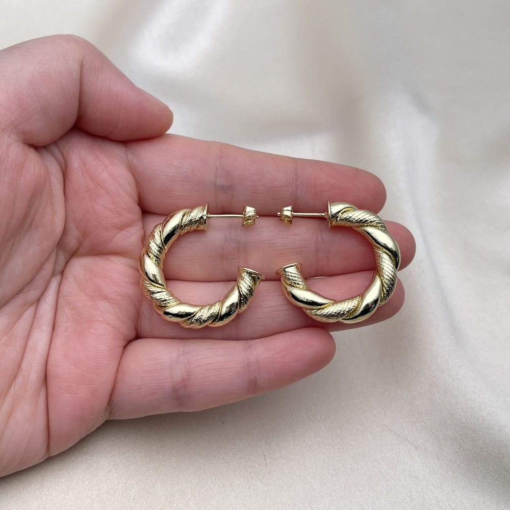 Oro Laminado Medium Hoop, Gold Filled Style Twist Design, Diamond Cutting Finish, Golden Finish