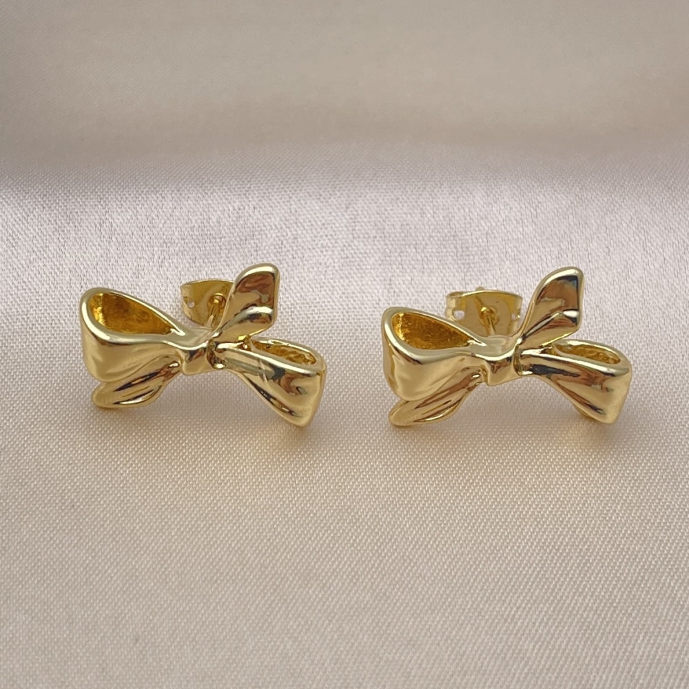 Oro Laminado Stud Earring, Gold Filled Style Bow Design, Polished, Golden Finish