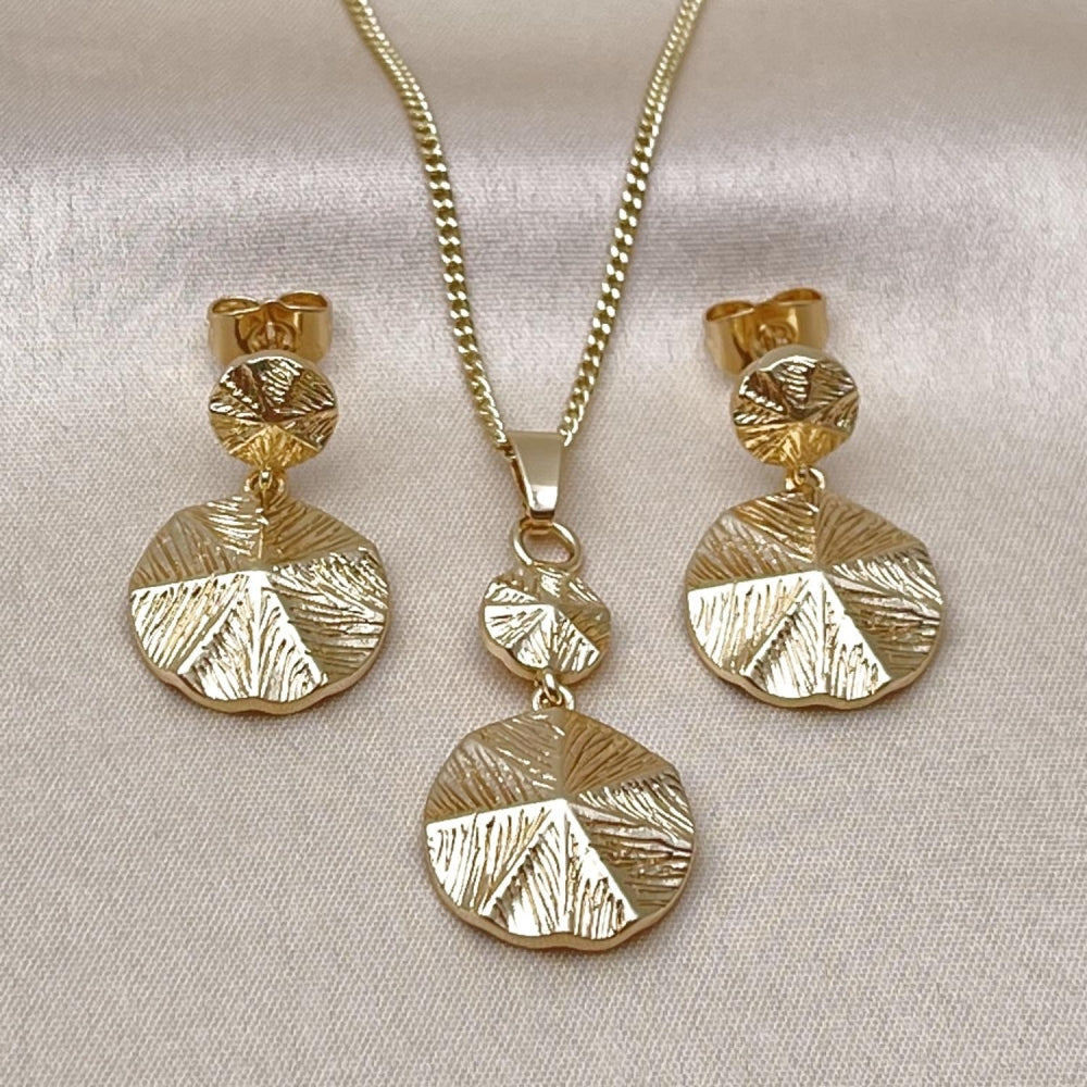 Oro Laminado Earring and Pendant Adult Set, Gold Filled Style Diamond Cutting Finish, Golden Finish