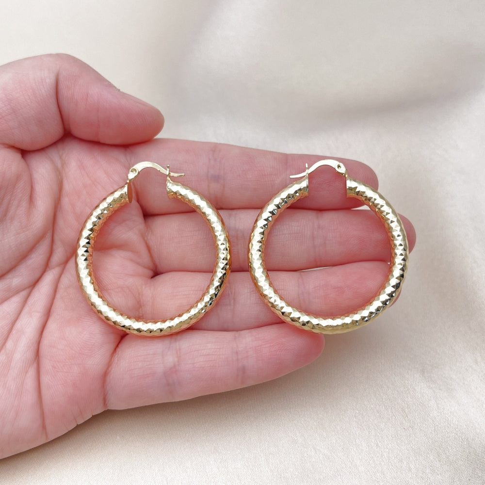 Oro Laminado Medium Hoop, Gold Filled Style Hollow Design, Diamond Cutting Finish, Golden Finish