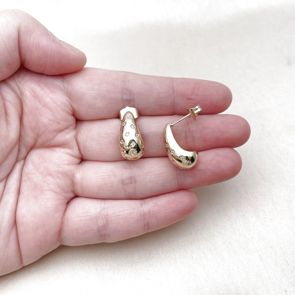 Oro Laminado Stud Earring, Gold Filled Style Teardrop Design, with White Cubic Zirconia, Polished, Golden Finish
