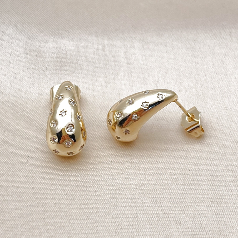Oro Laminado Stud Earring, Gold Filled Style Teardrop Design, with White Cubic Zirconia, Polished, Golden Finish