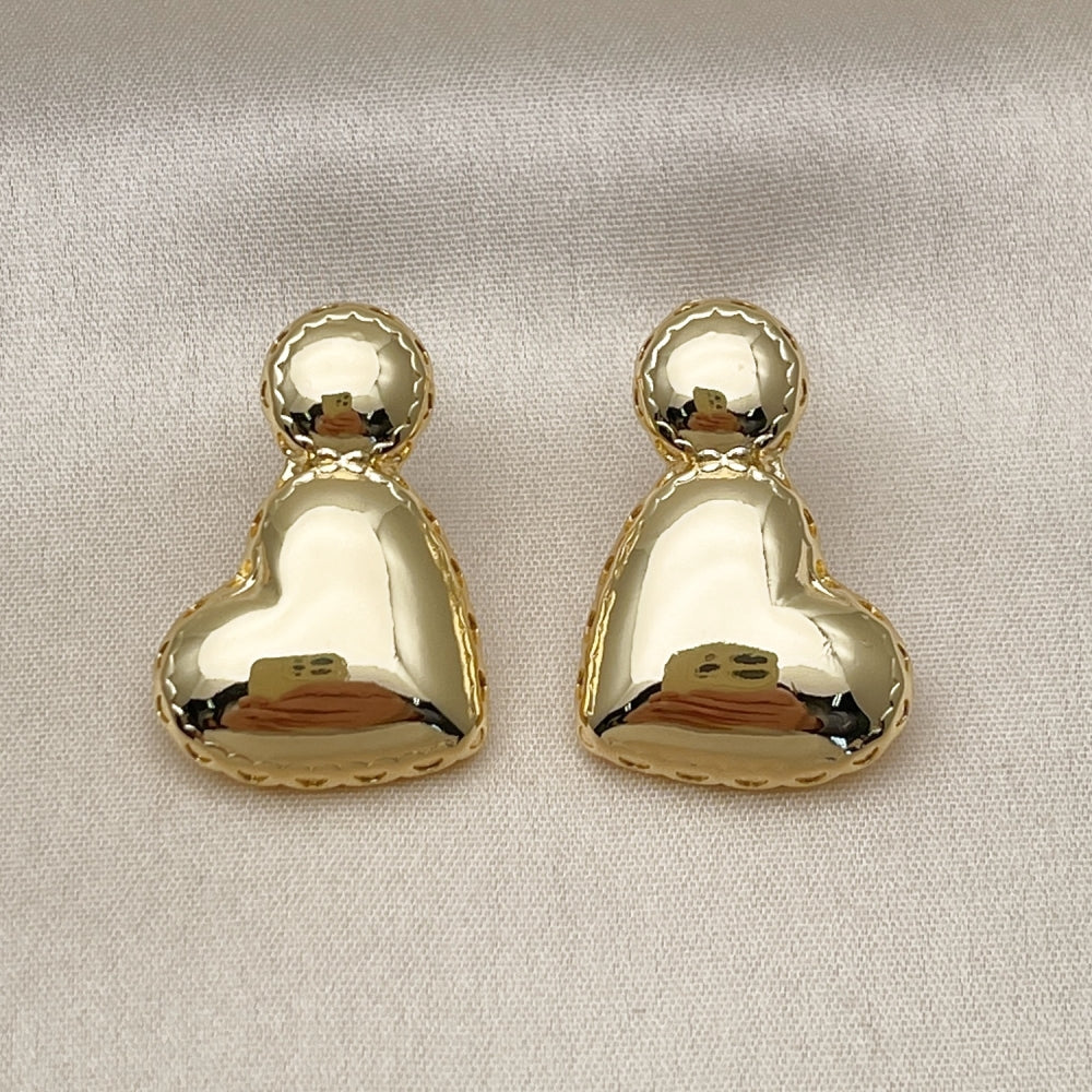 Oro Laminado Stud Earring, Gold Filled Style Heart Design, Polished, Golden Finish