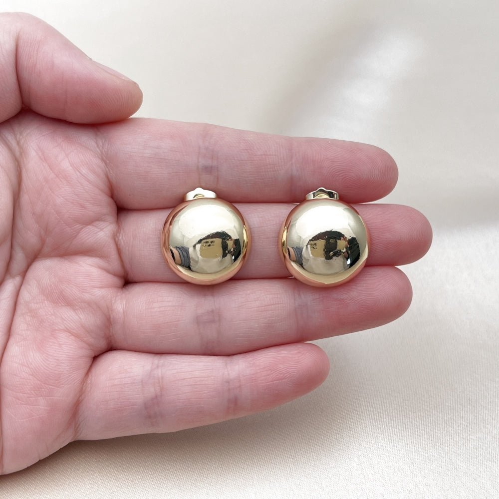 Oro Laminado Stud Earring, Gold Filled Style Polished, Golden Finish