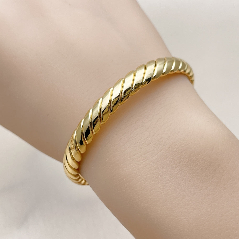 Oro Laminado Individual Bangle, Gold Filled Style Twist Design, Polished, Golden Finish