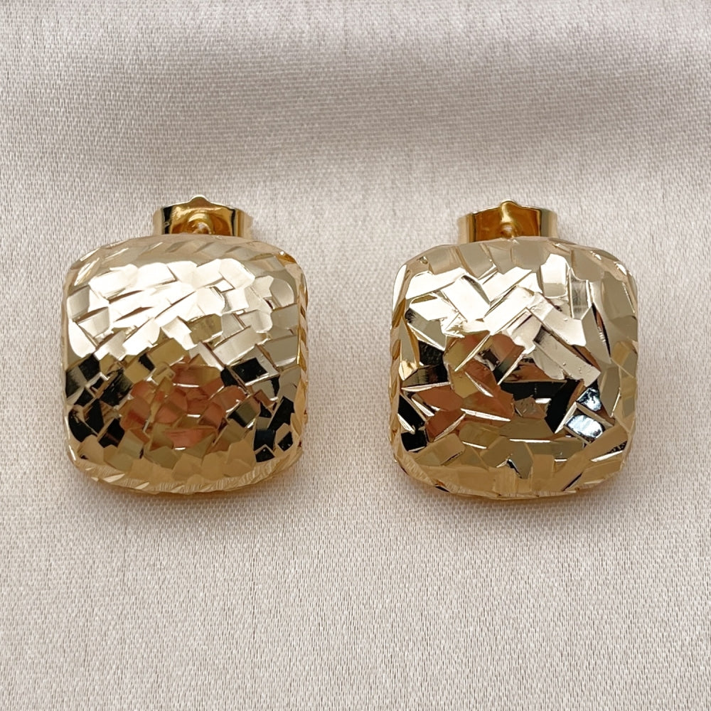 Oro Laminado Stud Earring, Gold Filled Style Diamond Cutting Finish, Golden Finish
