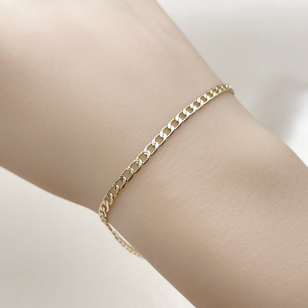 Oro Laminado Basic Bracelet, Gold Filled Style Curb and Pave Cuban Design, Diamond Cutting Finish, Golden Finish
