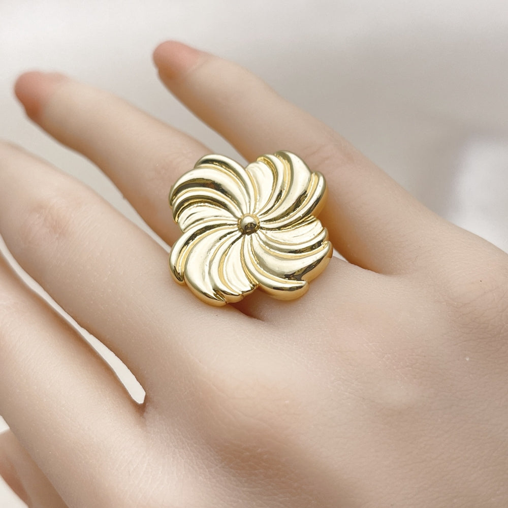 Oro Laminado Elegant Ring, Gold Filled Style Flower Design, Polished, Golden Finish