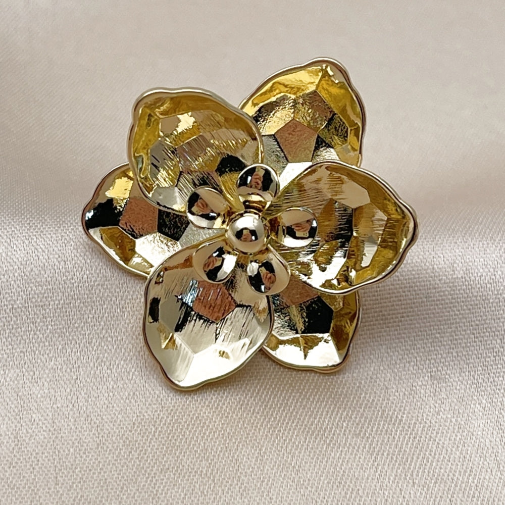Oro Laminado Elegant Ring, Gold Filled Style Flower Design, Diamond Cutting Finish, Golden Finish
