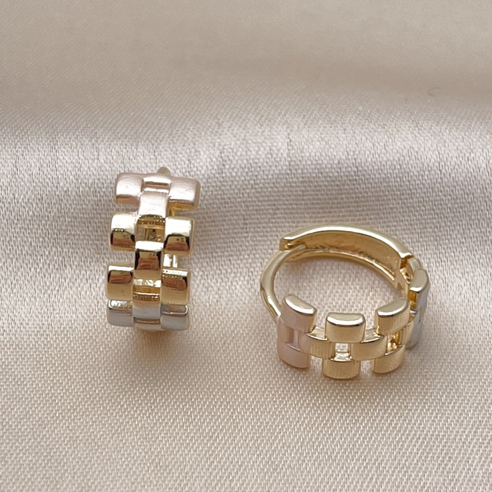 Oro Laminado Huggie Hoop, Gold Filled Style Polished, Tricolor