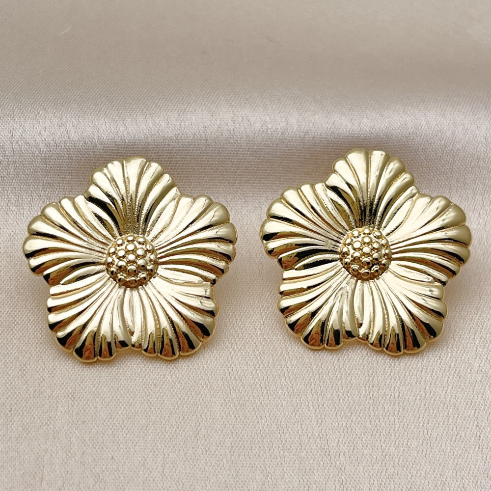 Oro Laminado Stud Earring, Gold Filled Style Flower Design, Polished, Golden Finish