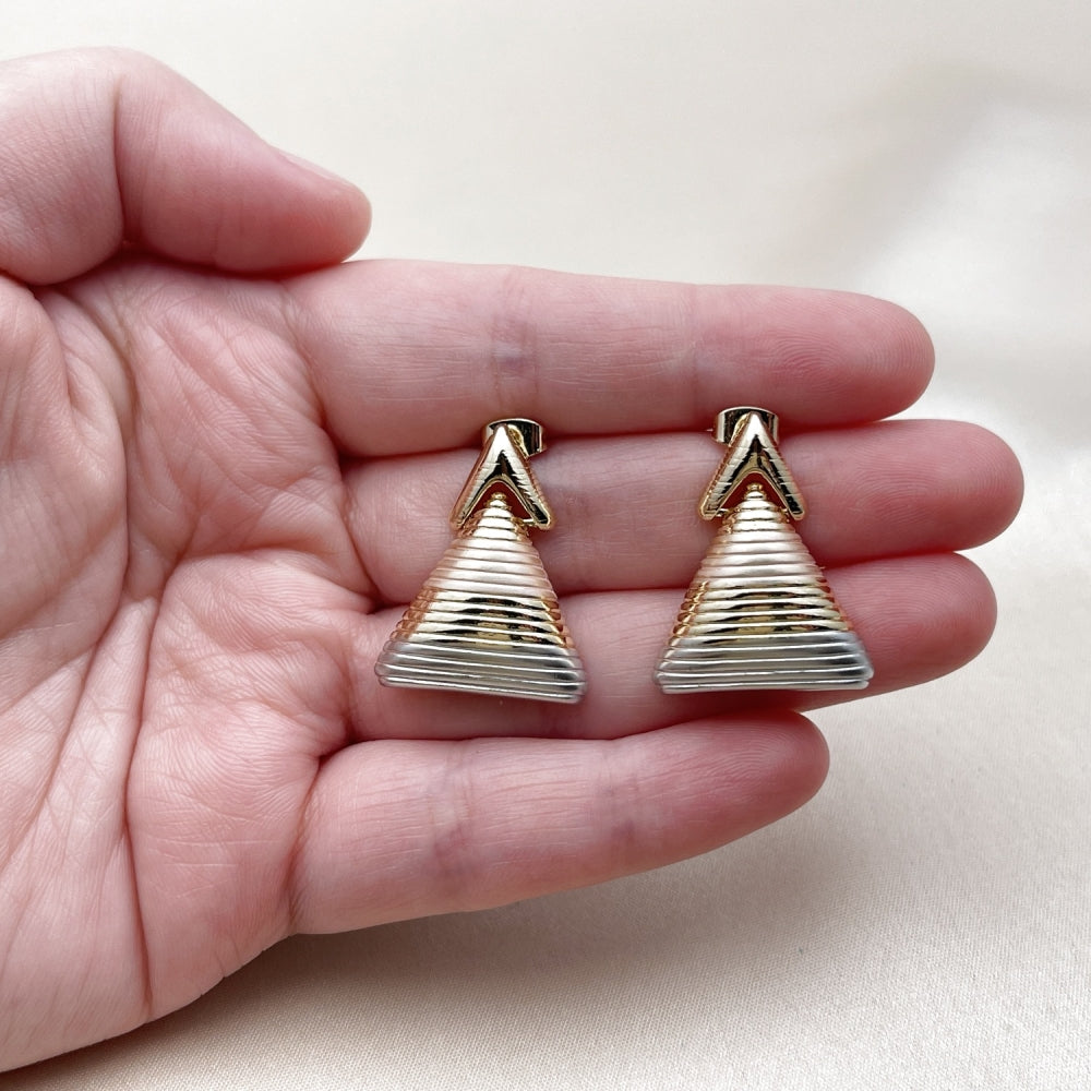 Oro Laminado Stud Earring, Gold Filled Style Polished, Tricolor