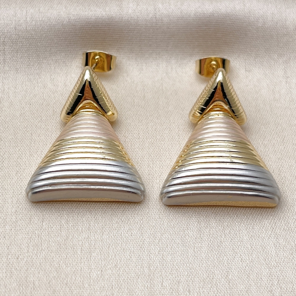 Oro Laminado Stud Earring, Gold Filled Style Polished, Tricolor