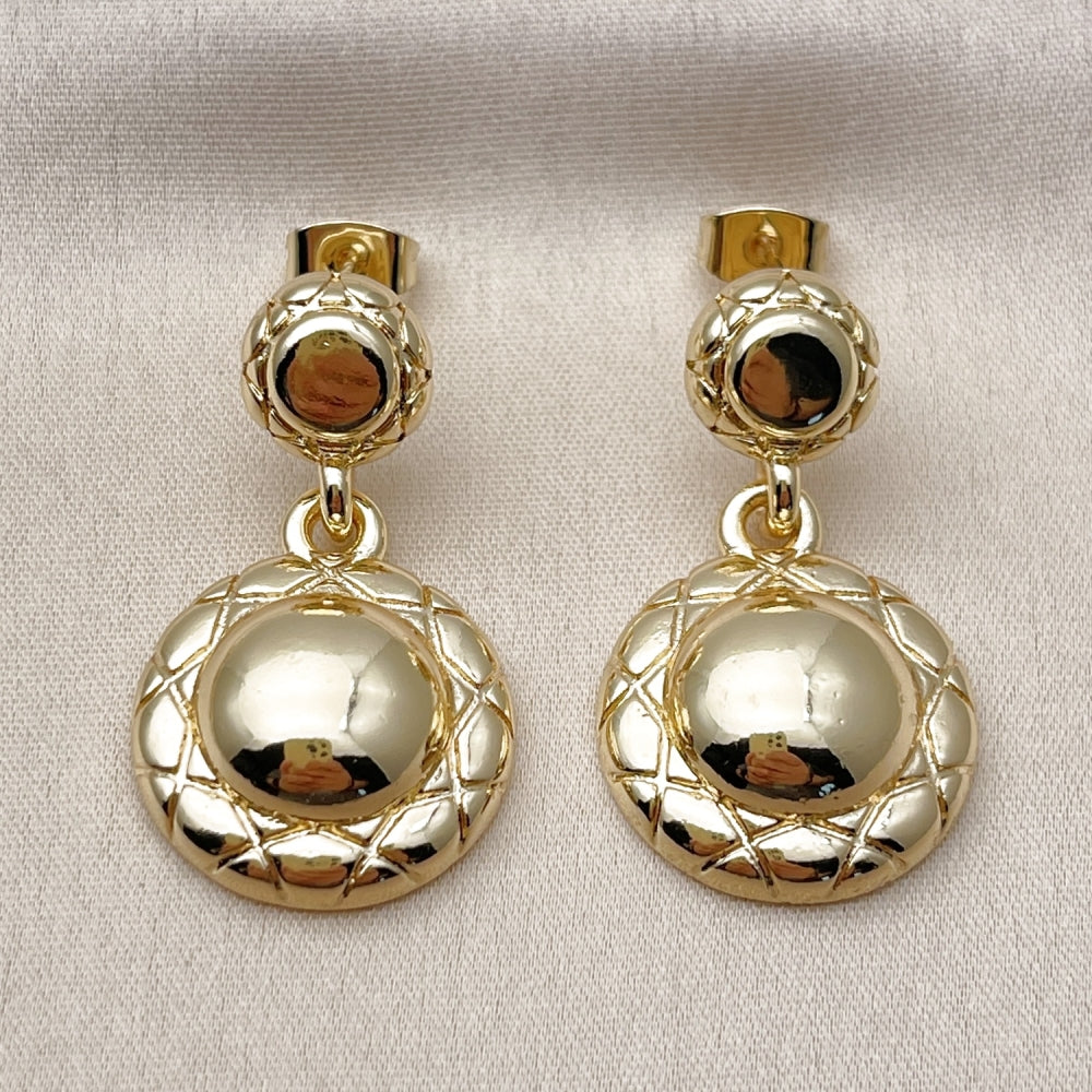 Oro Laminado Stud Earring, Gold Filled Style Diamond Cutting Finish, Golden Finish