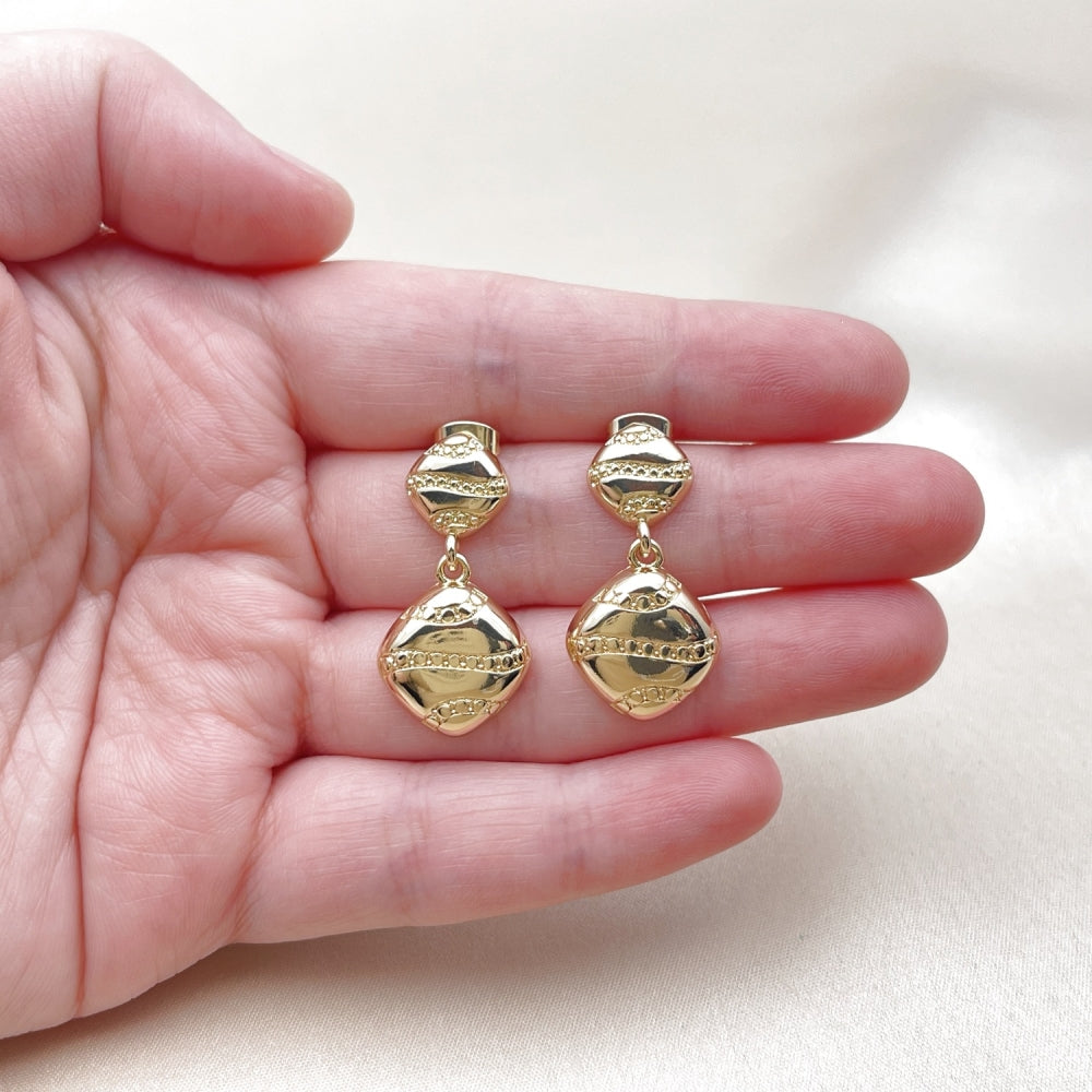 Oro Laminado Stud Earring, Gold Filled Style Polished, Golden Finish