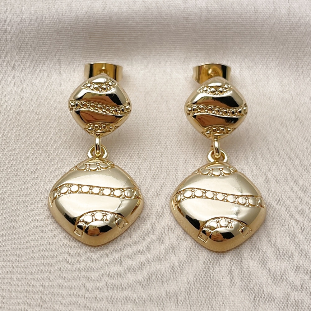 Oro Laminado Stud Earring, Gold Filled Style Polished, Golden Finish