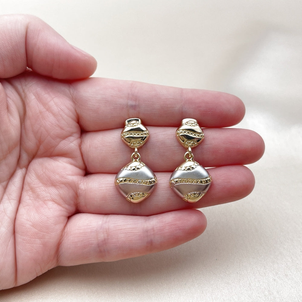 Oro Laminado Stud Earring, Gold Filled Style Polished, Tricolor