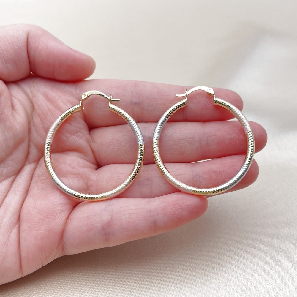 Oro Laminado Medium Hoop, Gold Filled Style Hollow Design, Diamond Cutting Finish, Tricolor