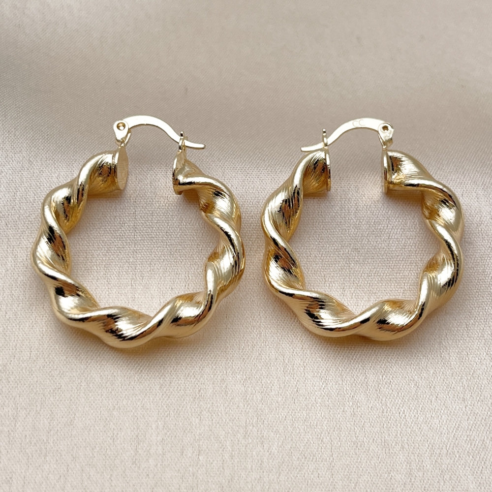 Oro Laminado Medium Hoop, Gold Filled Style Twist and Hollow Design, Diamond Cutting Finish, Golden Finish
