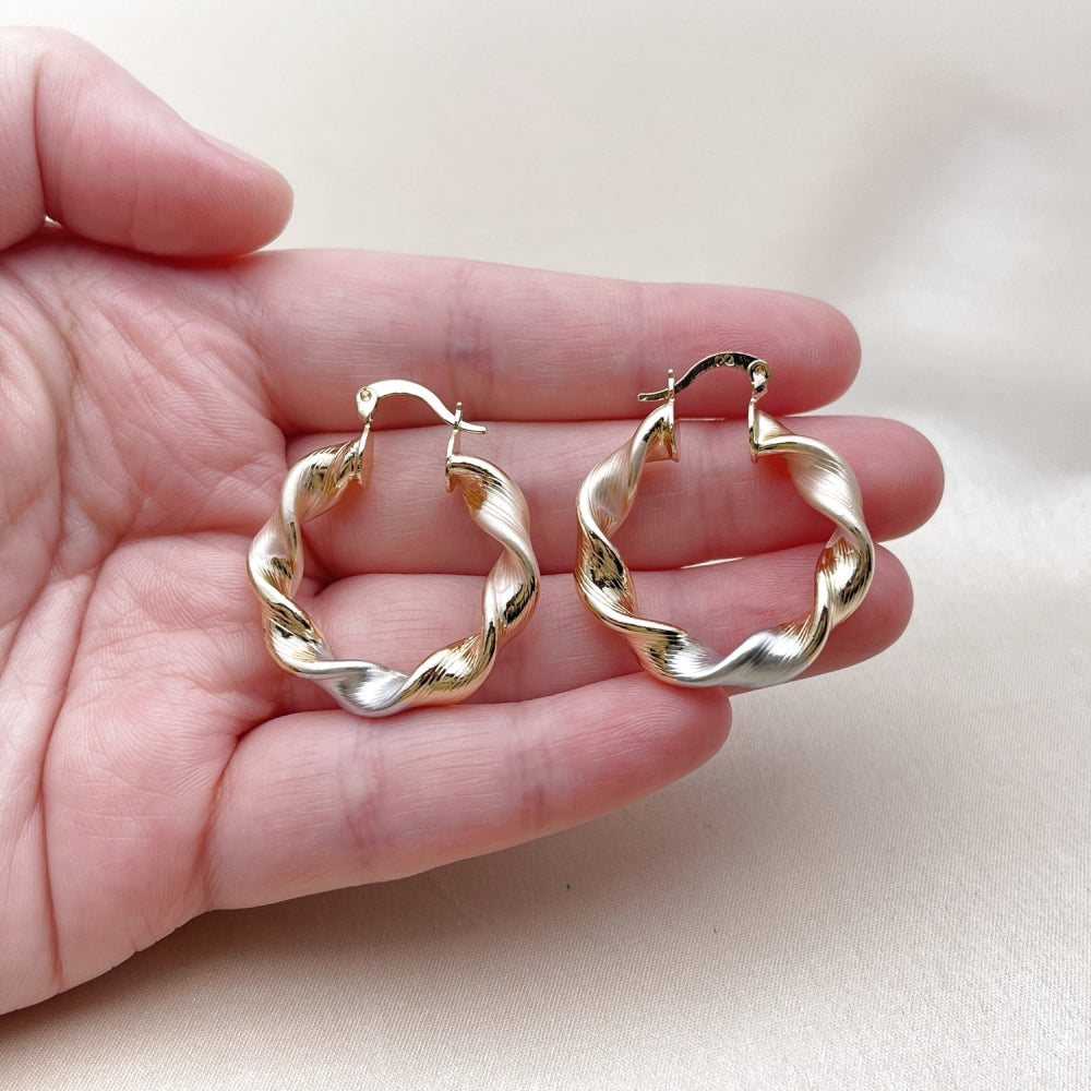 Oro Laminado Medium Hoop, Gold Filled Style Twist and Hollow Design, Diamond Cutting Finish, Tricolor