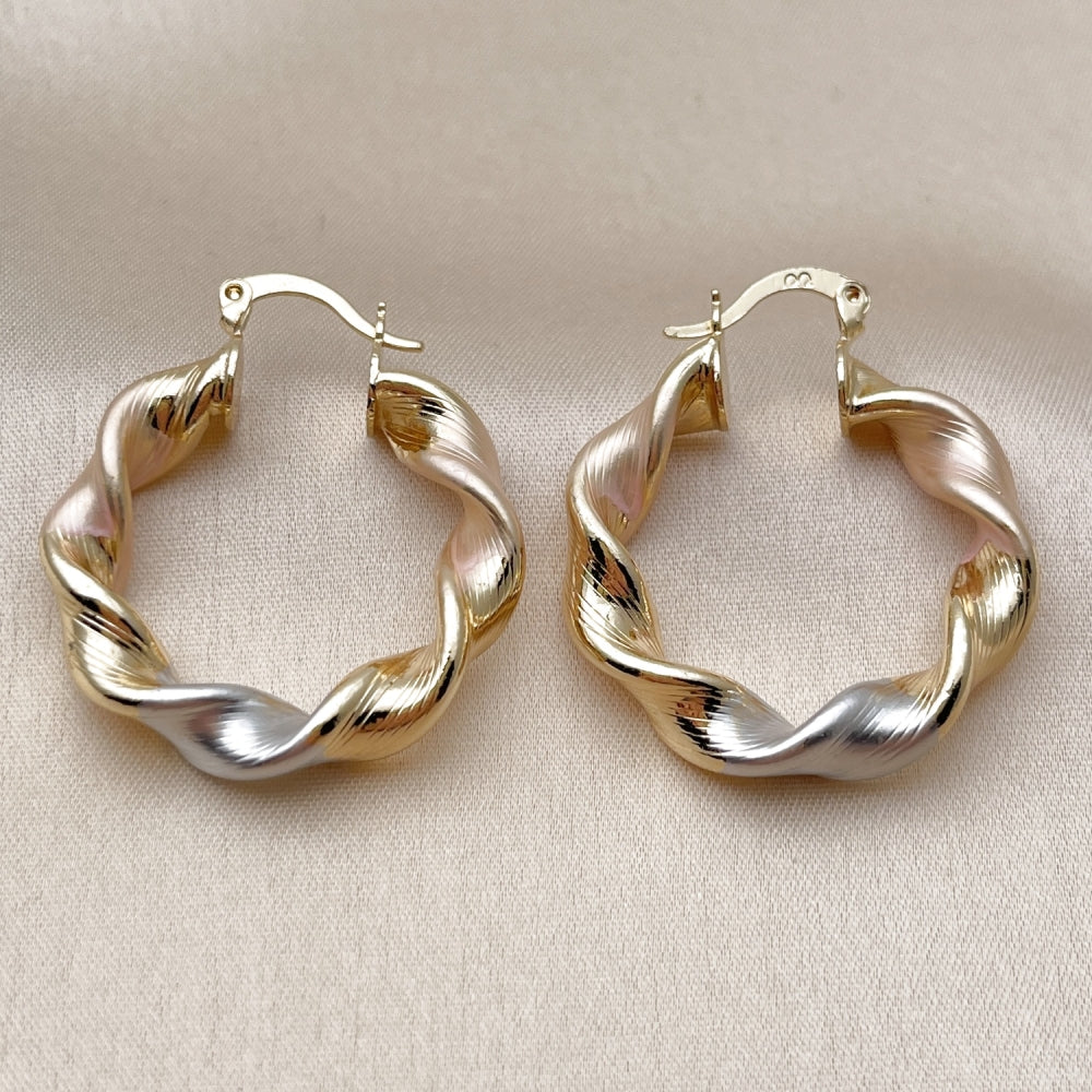 Oro Laminado Medium Hoop, Gold Filled Style Twist and Hollow Design, Diamond Cutting Finish, Tricolor