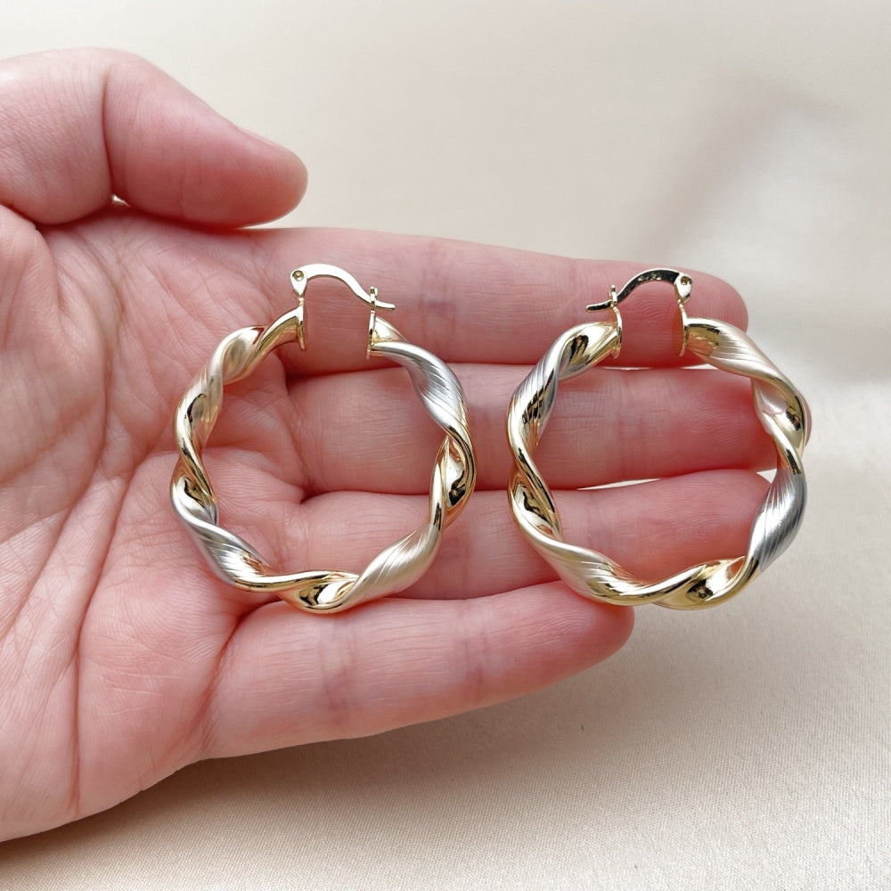 Oro Laminado Medium Hoop, Gold Filled Style Twist and Hollow Design, Diamond Cutting Finish, Tricolor