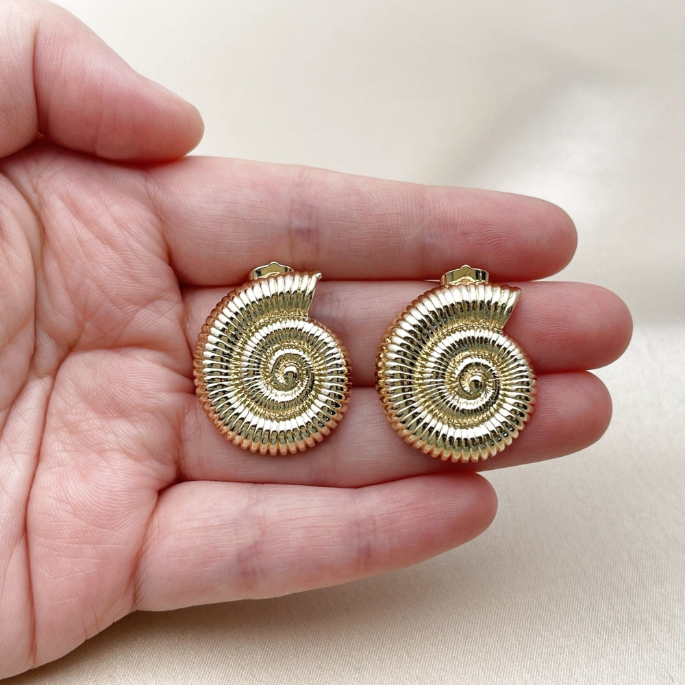 Oro Laminado Stud Earring, Gold Filled Style Snail Design, Polished, Golden Finish