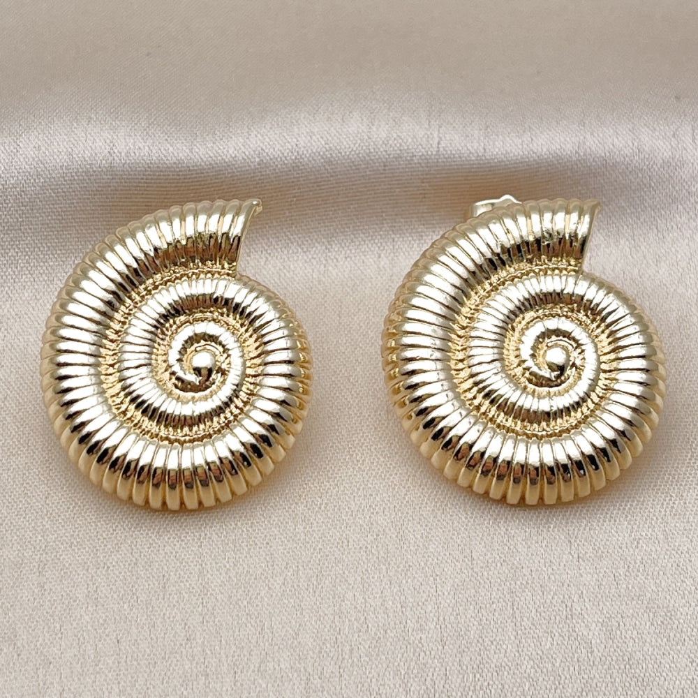 Oro Laminado Stud Earring, Gold Filled Style Snail Design, Polished, Golden Finish