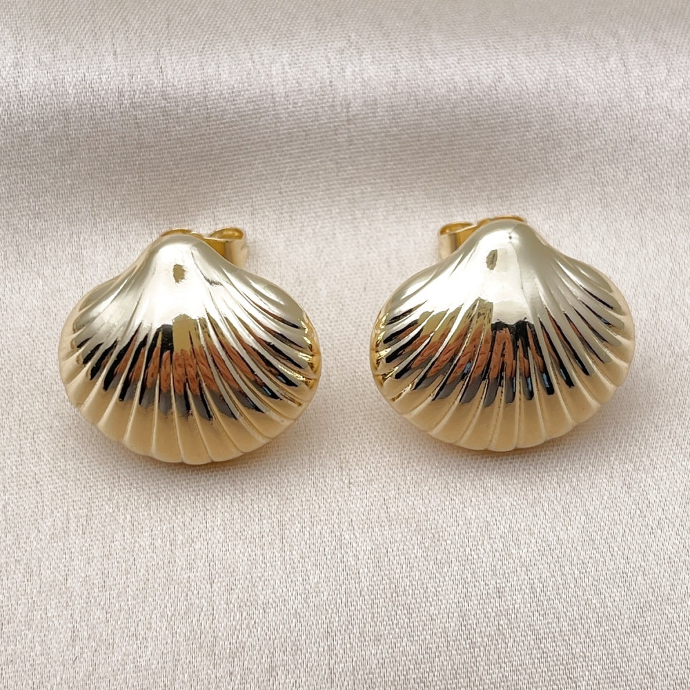 Oro Laminado Stud Earring, Gold Filled Style Shell and Hollow Design, Polished, Golden Finish