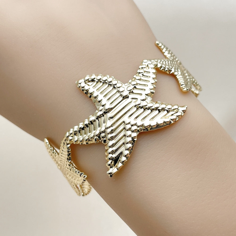 Oro Laminado Individual Bangle, Gold Filled Style Star Design, Diamond Cutting Finish, Golden Finish