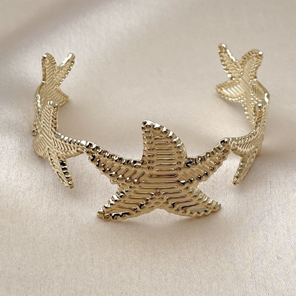 Oro Laminado Individual Bangle, Gold Filled Style Star Design, Diamond Cutting Finish, Golden Finish
