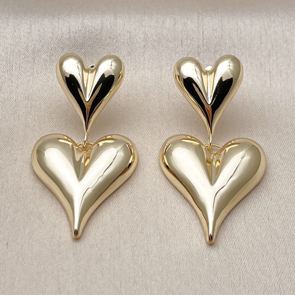 Oro Laminado Stud Earring, Gold Filled Style Heart Design, Polished, Golden Finish