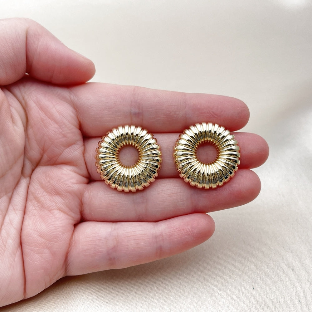 Oro Laminado Stud Earring, Gold Filled Style Polished, Golden Finish